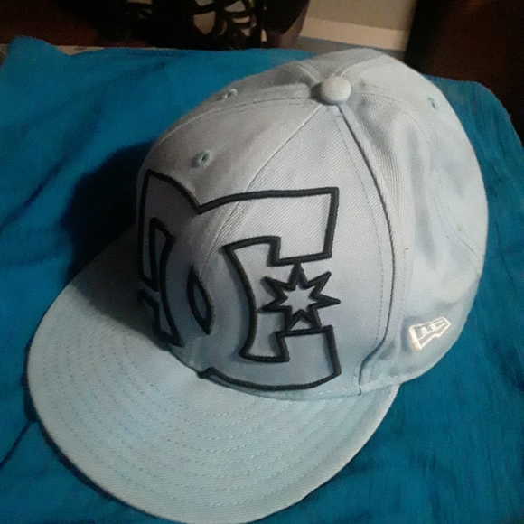 DC/New Er 59 Fifty Unisex 7 7/8 or 62.5 cm Baby Blue and White Fitted Ball Cap - Picture 2 of 16